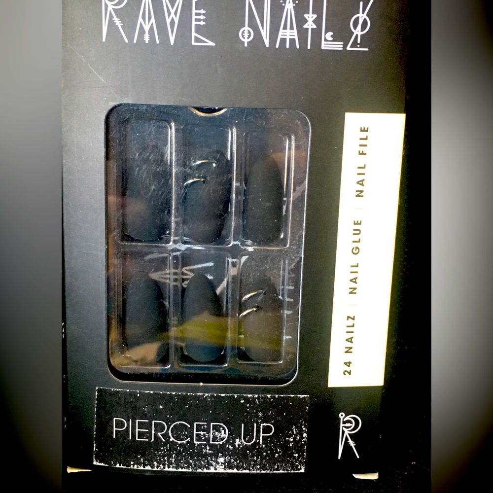 Rave Nailz - press on acrylic nails